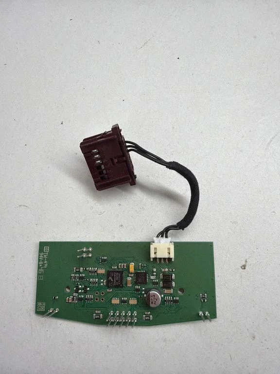 Steering wheel buttons/switches A1664640417
