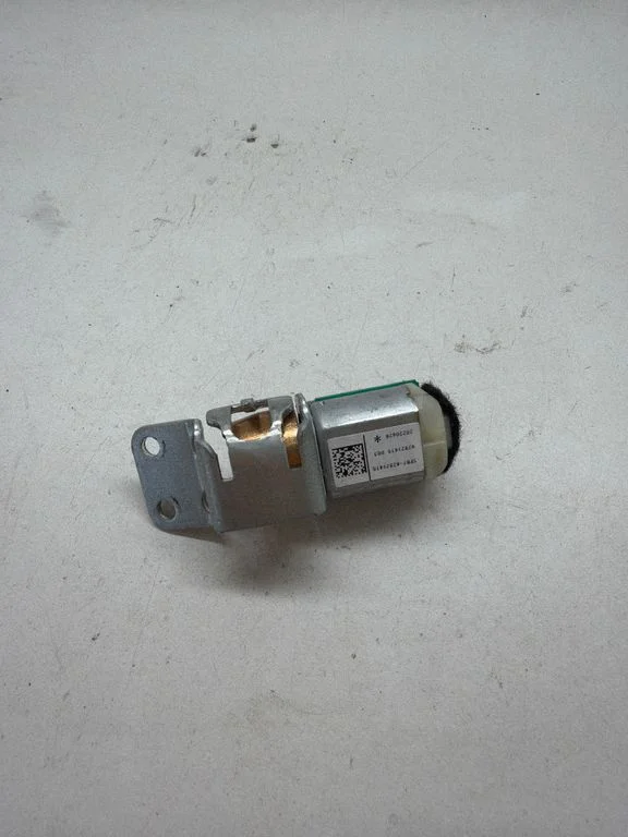 Steering wheel buttons/switches 62821475