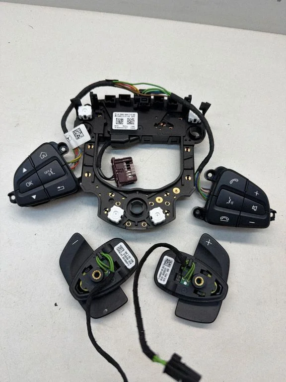 Steering wheel buttons/switches A0994641400