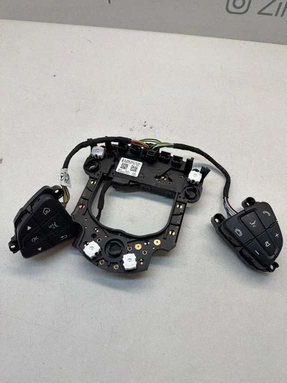 Steering wheel buttons/switches A0994641500