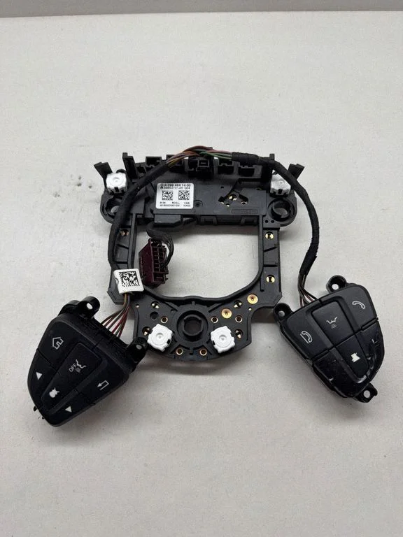 Steering wheel buttons/switches A0994641400
