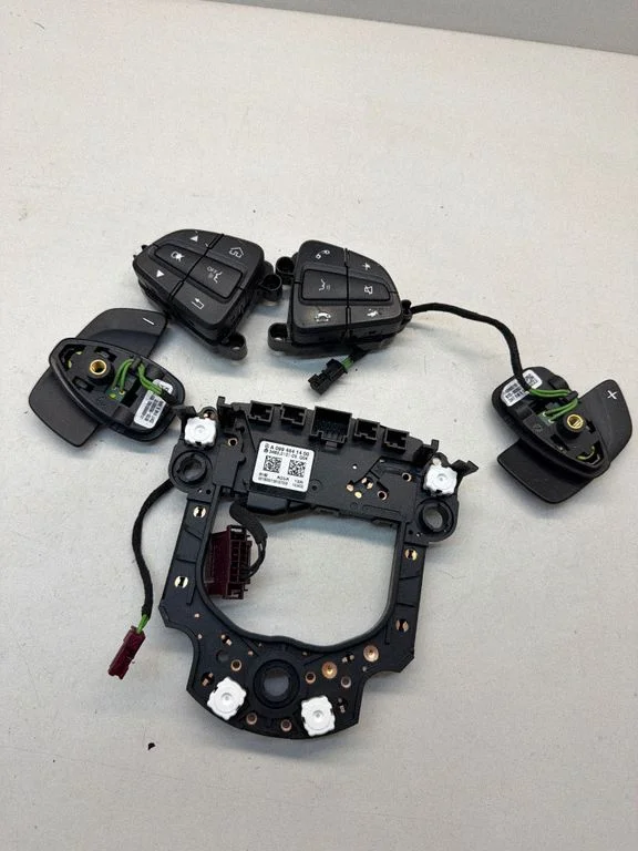 Steering wheel buttons/switches A0994641400