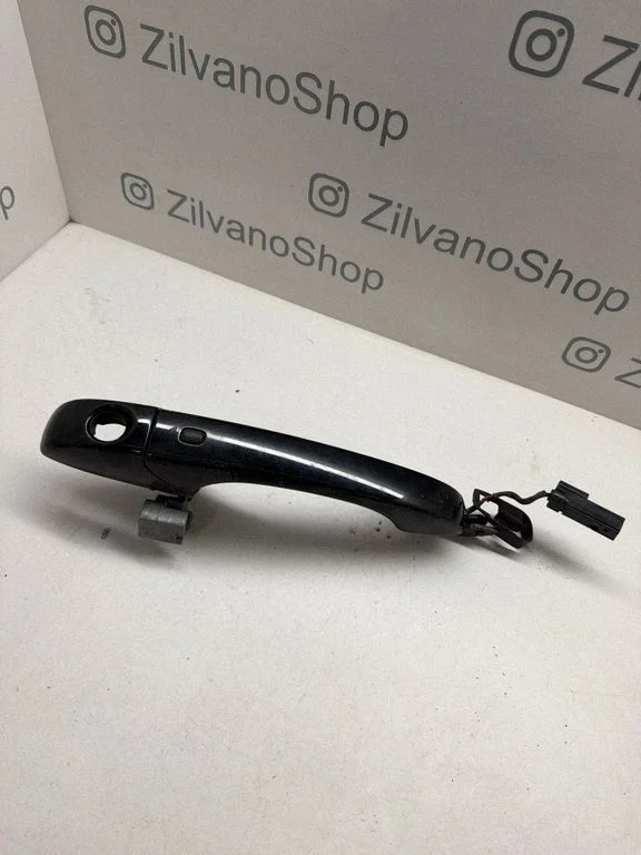 Front door exterior handle – front left