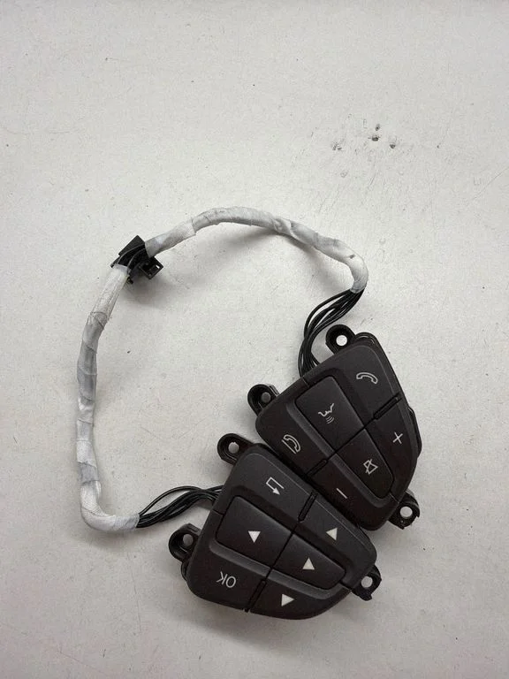 Steering wheel buttons/switches – Mercedes-Benz GLS-Class X166 (2015-2019)