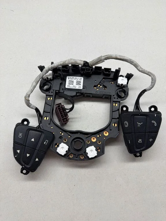 Steering wheel buttons/switches – Mercedes-Benz GLS-Class X166 (2015-2019)