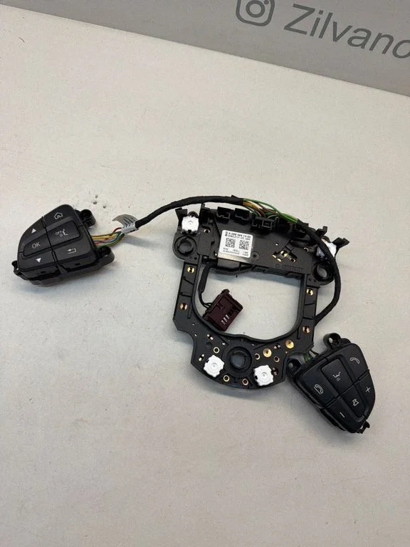 Steering wheel buttons/switches A0994641400
