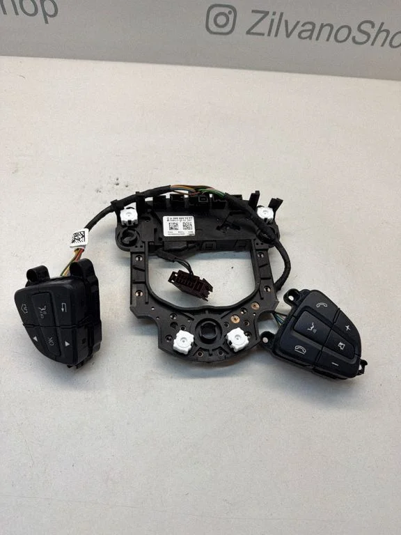 Steering wheel buttons/switches A0994641517