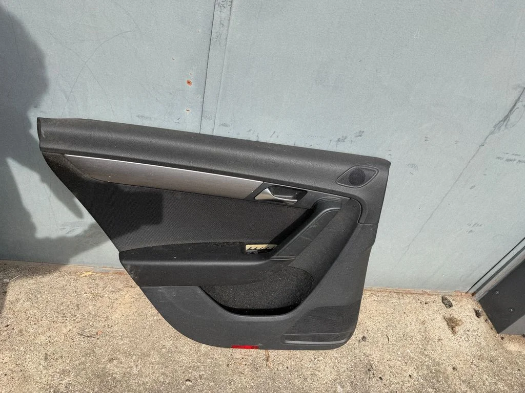 Rear door card panel trim 197015112