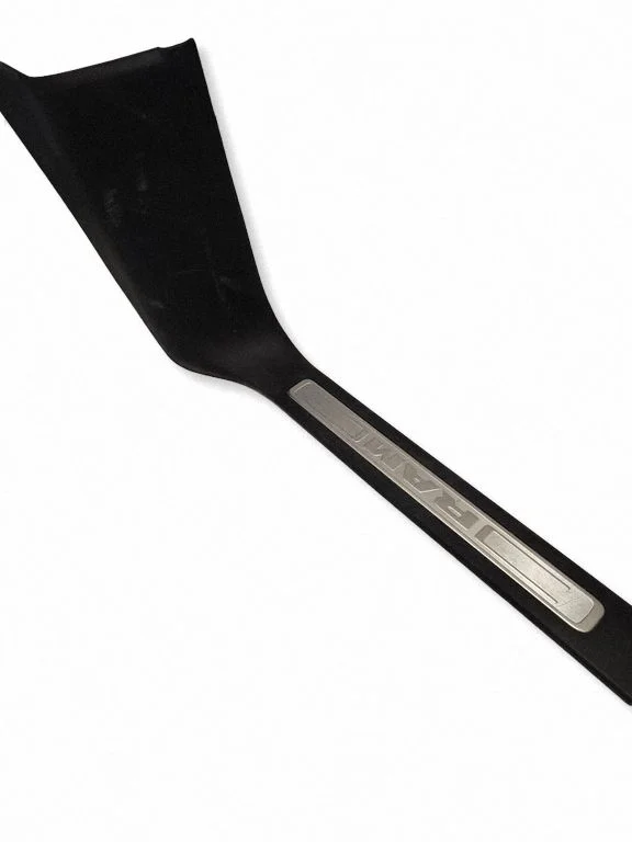 Front sill trim cover 6ER28TRMAD