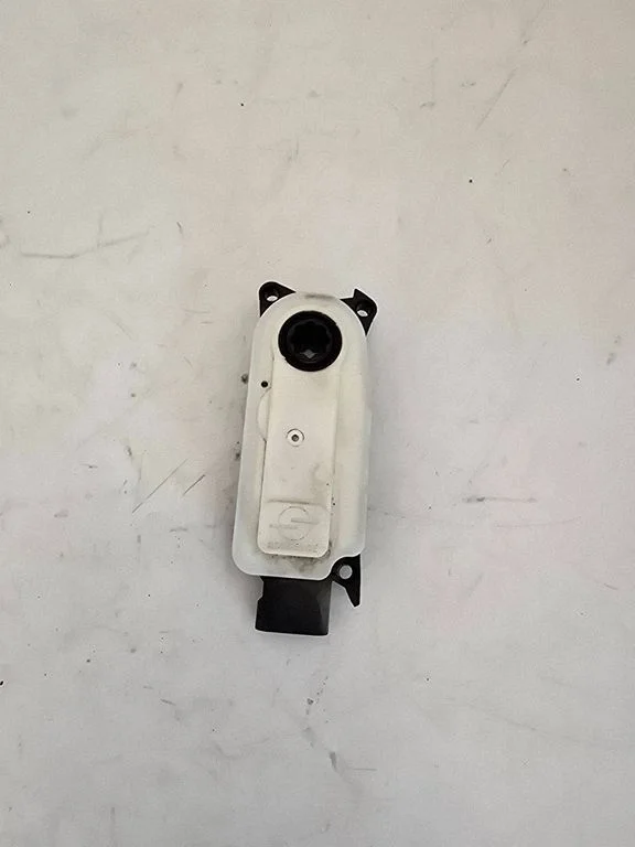 Radiatora gaisa aizvara motoriņš 5877R1006A