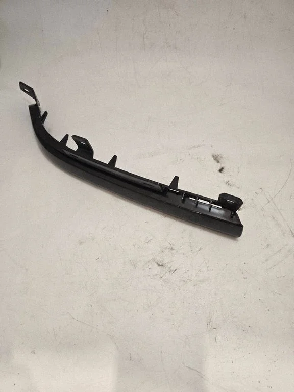 Priekšējā luktura apdare M42501