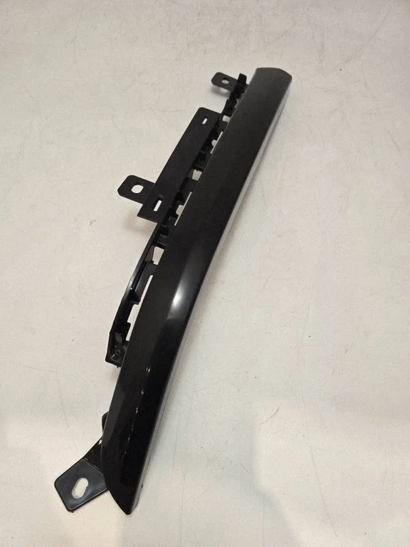 Under headlight/headlamp trim 68T16TRMAC