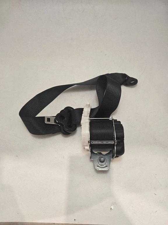 Aizmugurējā drošības josta 34138930A