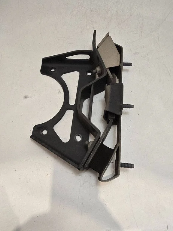Gearbox mounting bracket P68264786AC