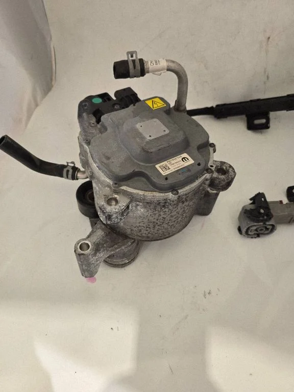 Generator/alternator P05185076AB
