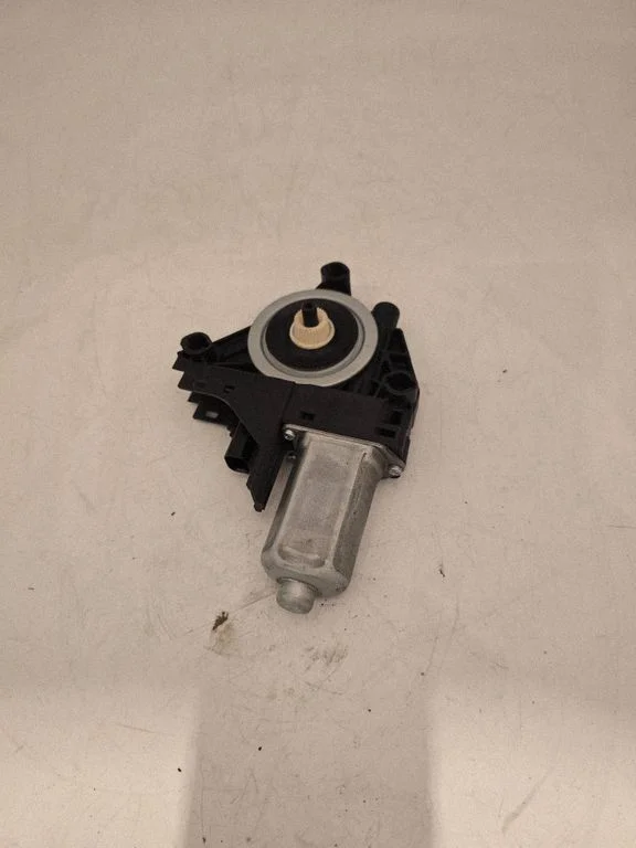Rear door window regulator motor WR12746