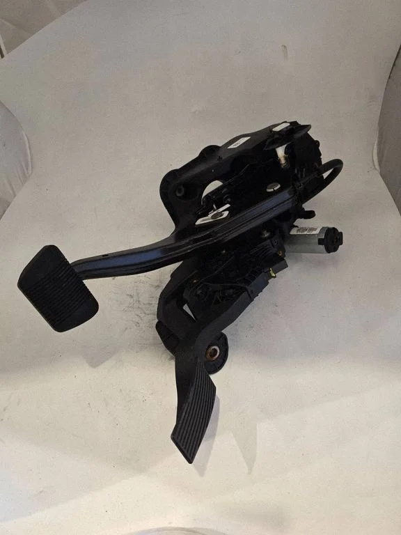 Accelerator throttle pedal 68267286AB
