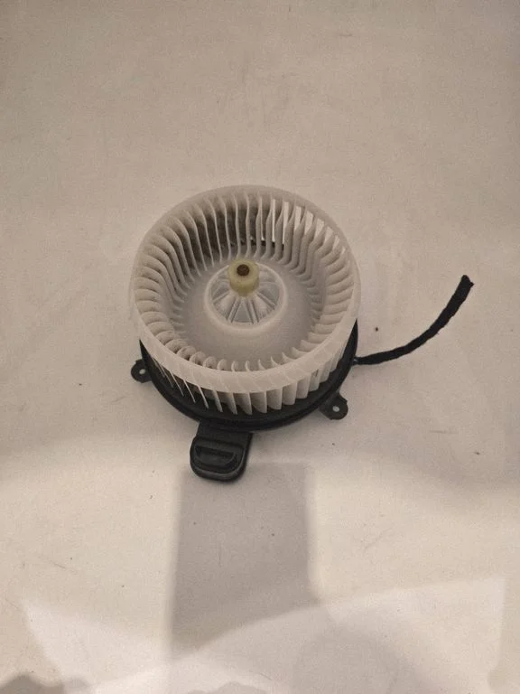 Krāsniņas ventilators/pūtējs – Ram 1500 DT (2018-)