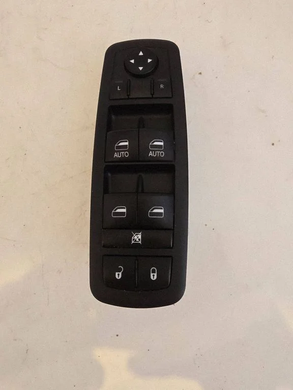 Electric window control switch 68262253AC