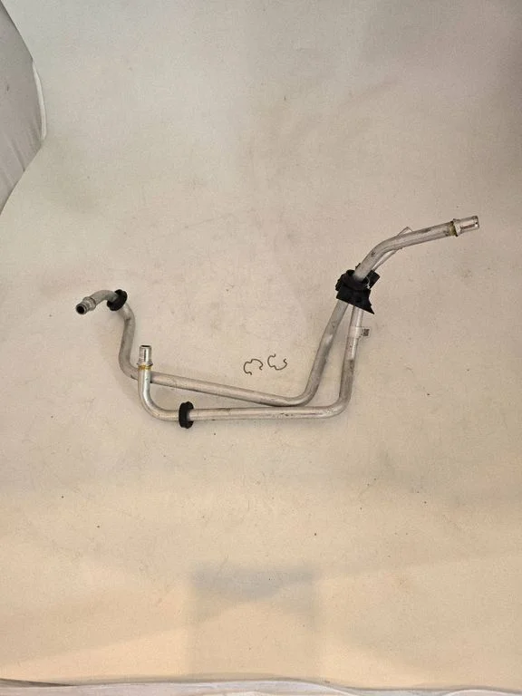 Engine coolant pipe/hose 8110