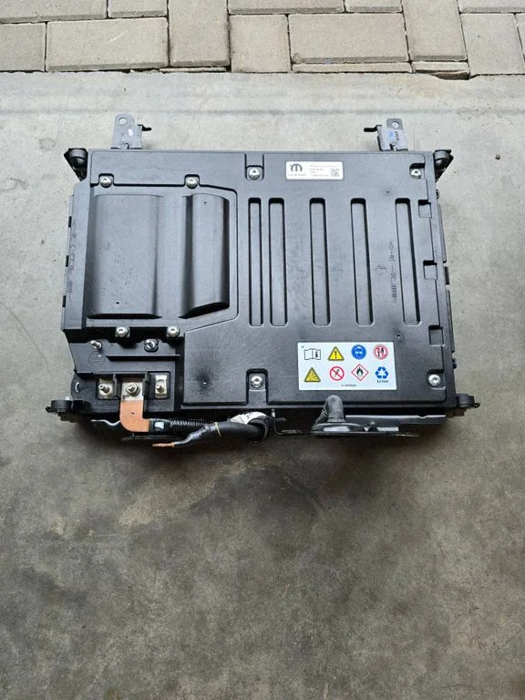 Hybrid / electric car battery P04610376AP