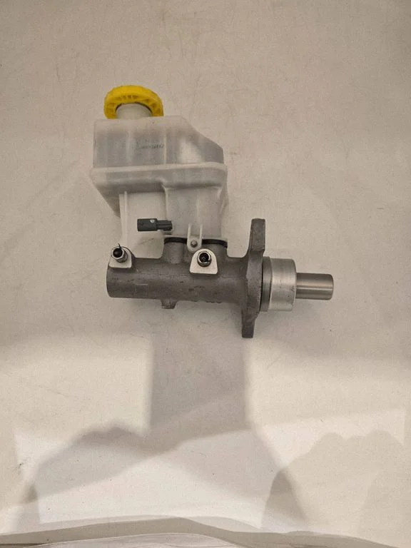 Brake fluid reservoir A006d412