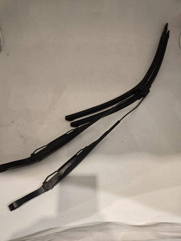 Esiklaasi kojameeste kang – Ram 1500 DT (2018-)