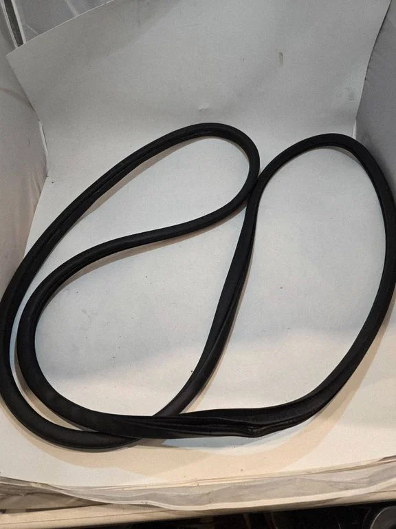 Rear door rubber seal (on body) – rear left