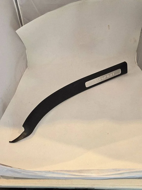 Rear sill trim cover 6WC73TRmAA