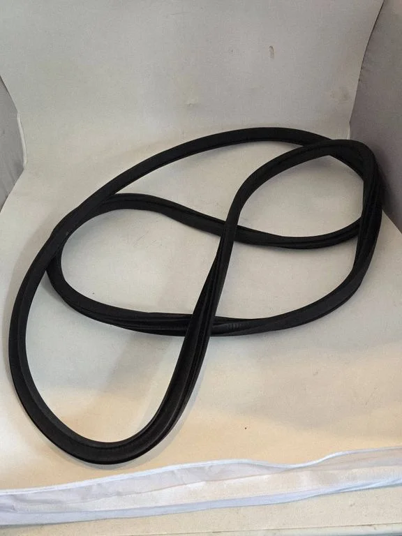 Rear door rubber seal (on body) – rear right