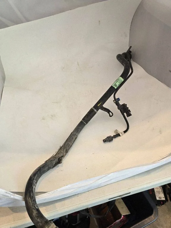 Kütusepaagi täitetoru – Ram 1500 DT (2018-)
