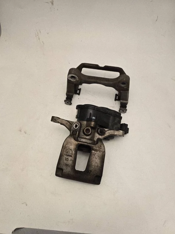 Rear brake caliper A007D14B