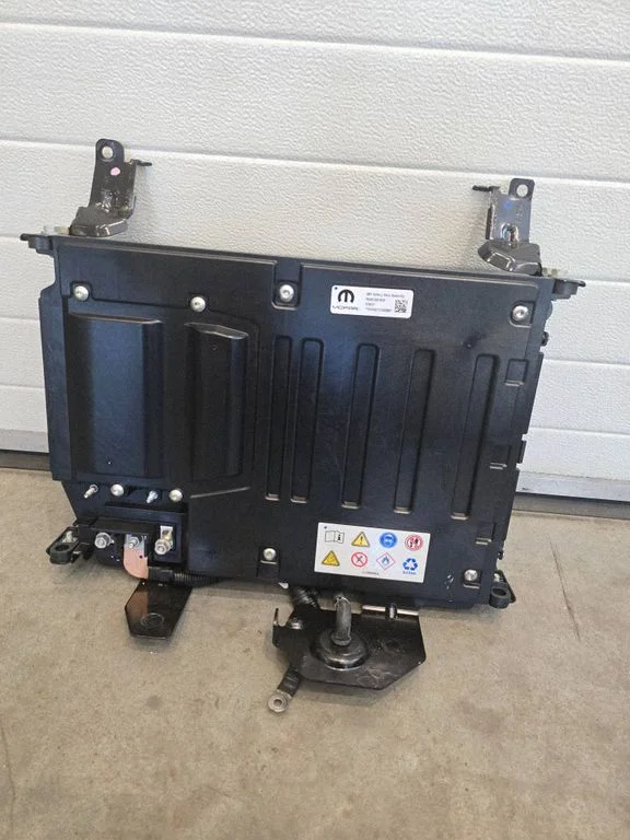 Hybrid / electric car battery 04610376AP
