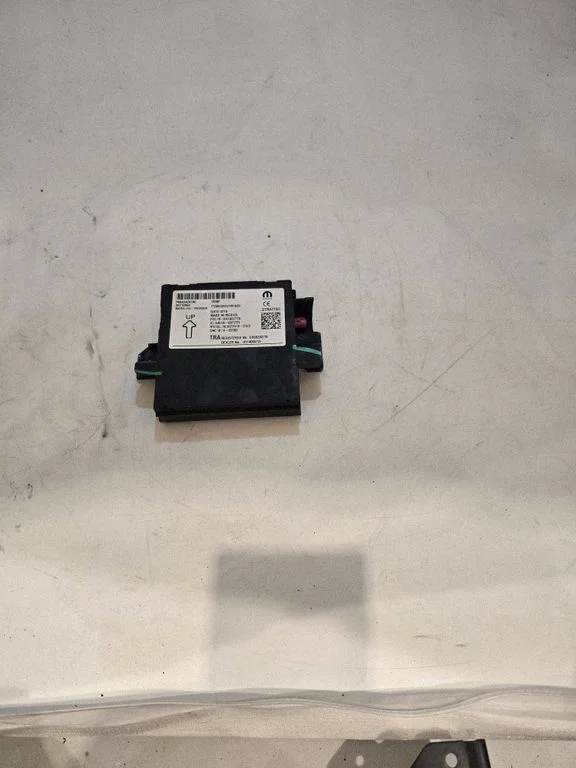 Bezatslēgas sistēmas KESSY (keyless) vadības bloks/modulis P68434597AE