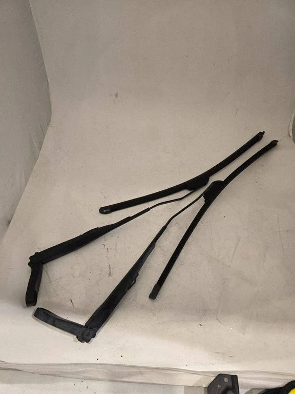 Priekšējā stikla tīrītājs 68338925AA