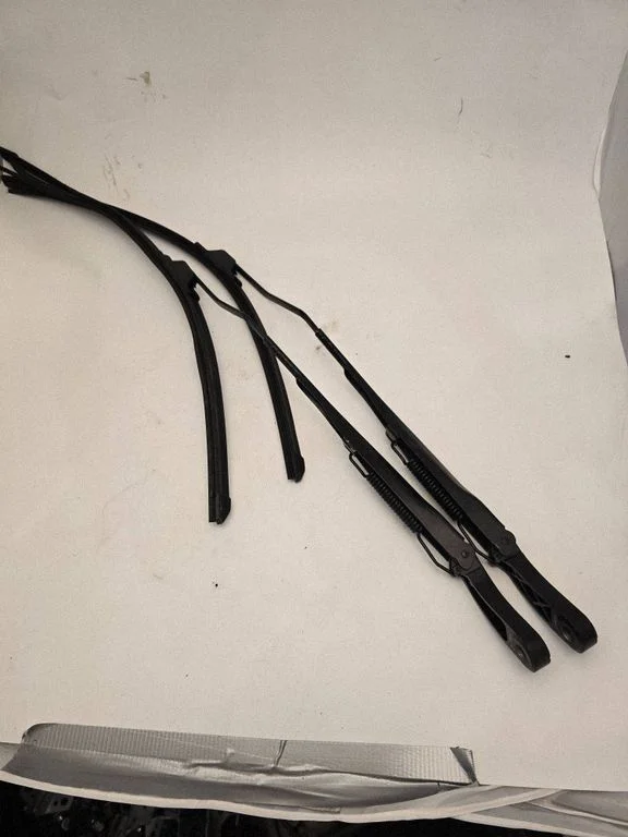 Front wiper blade arm P68338924AA
