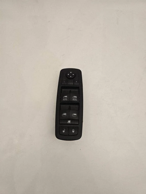 Electric window control switch 68262253AC