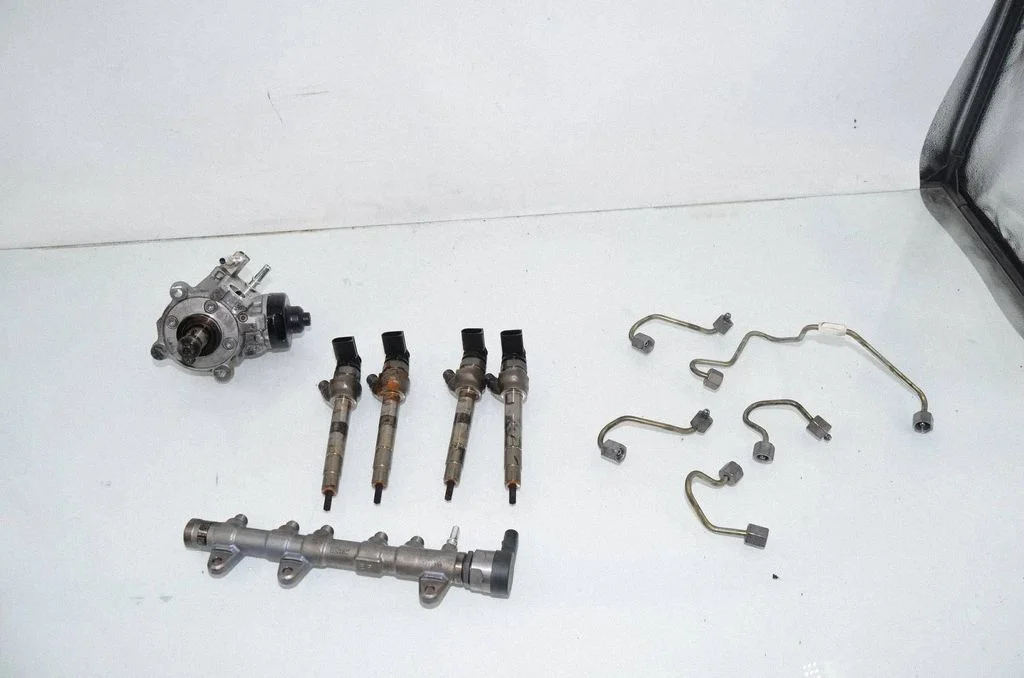 Fuel injector 8579236