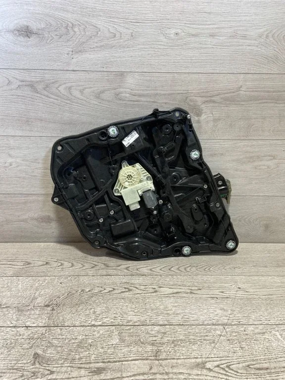 Rear window lifting mechanism without motor – BMW 5 Series G30 G31 G38 (2016-)