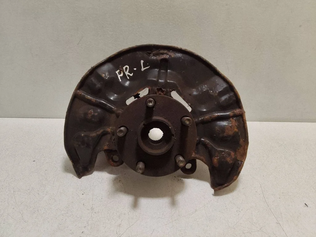 Front wheel hub – left