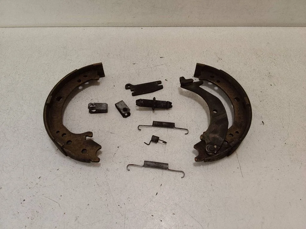 Handbrake/parking brake pads – Honda CR-V (2002-2006)