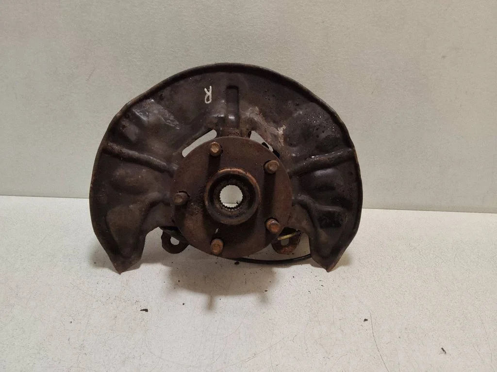 Front wheel hub – right