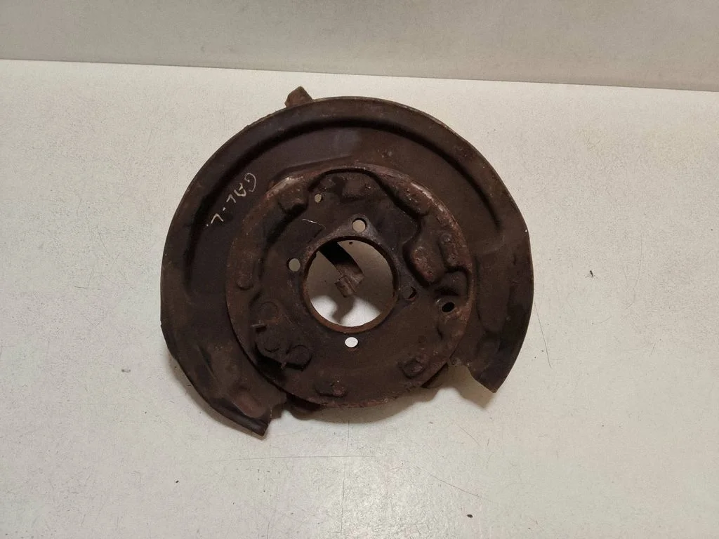Rear wheel hub – left