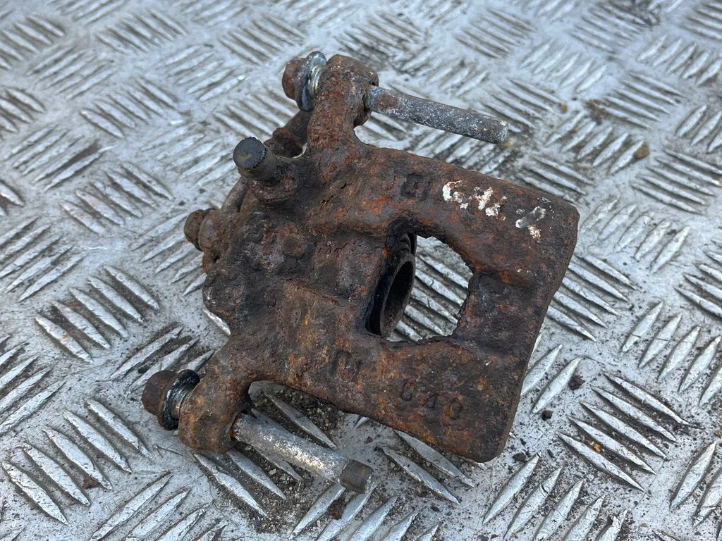 Rear brake caliper – Nissan Qashqai+2 (2008-2010)
