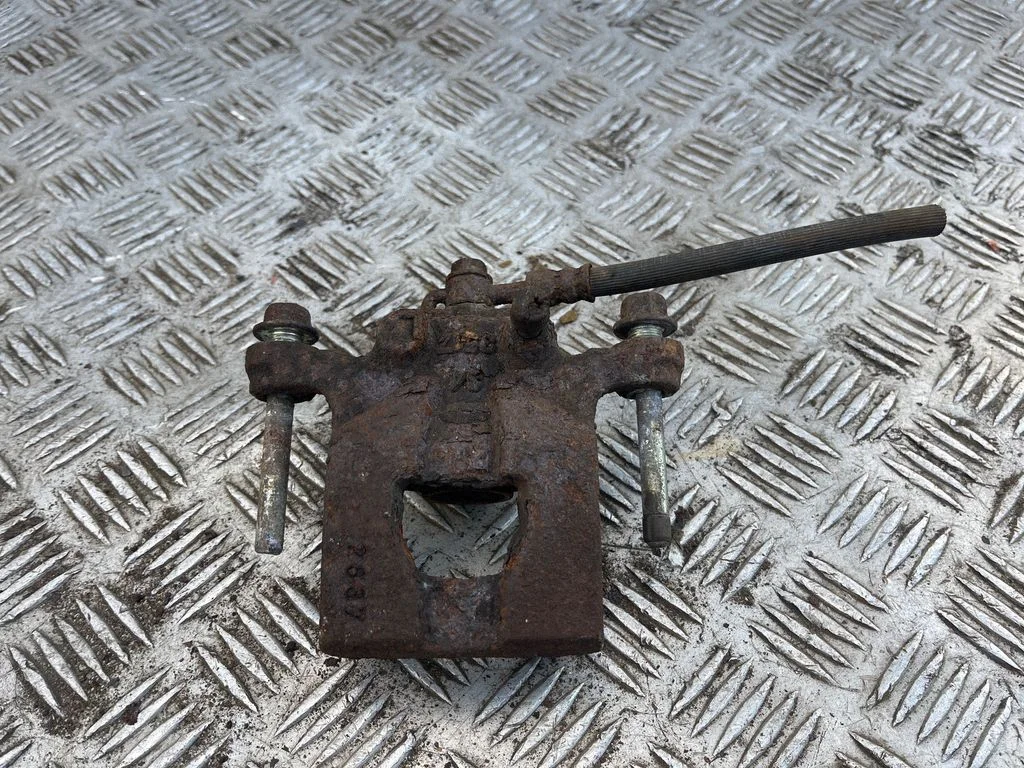 Rear brake caliper – Nissan Qashqai+2 (2008-2010)