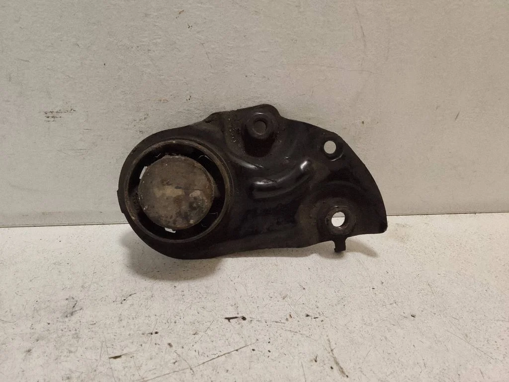 Engine mount bracket 5122705020
