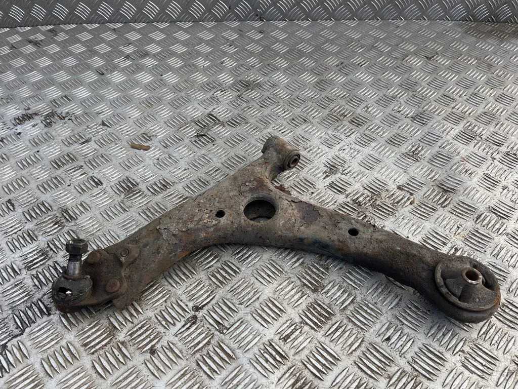 Front lower control arm/wishbone – Toyota Avensis T250 (2006-2009)
