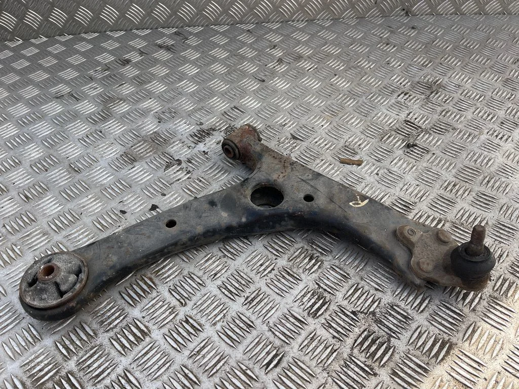 Front lower control arm/wishbone – Toyota Avensis T250 (2006-2009)