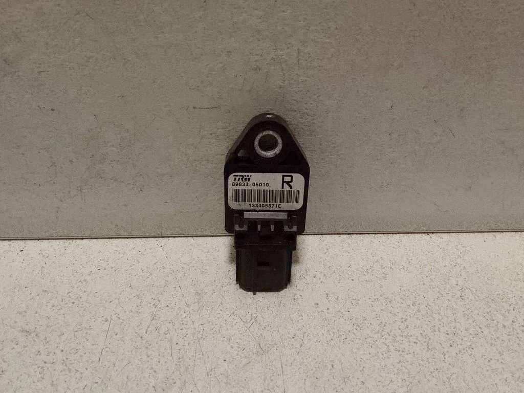 Airbag deployment crash/impact sensor – Toyota Avensis T250 (2003-2006)