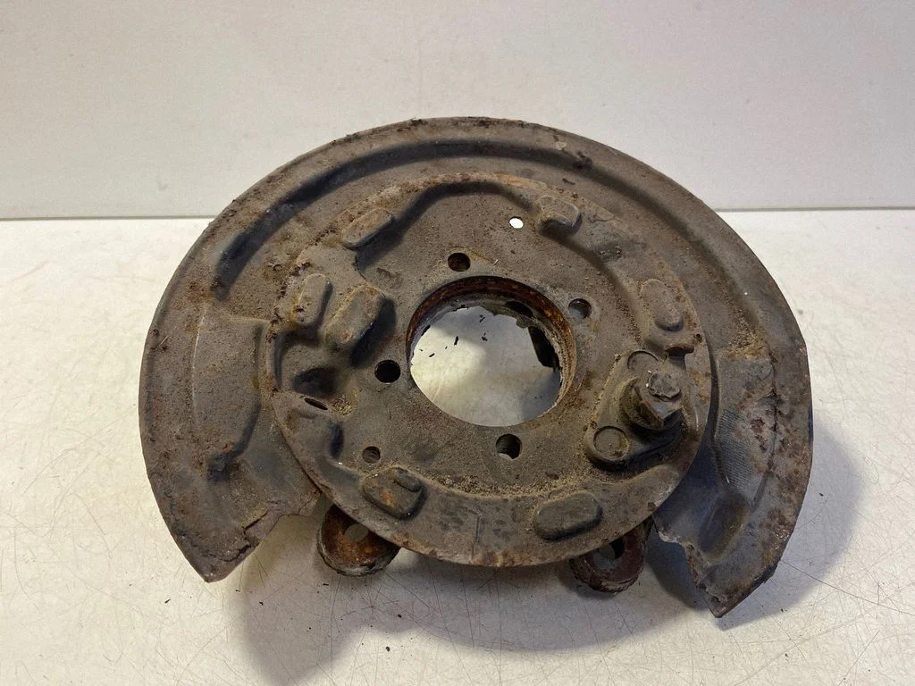 Rear wheel hub – right